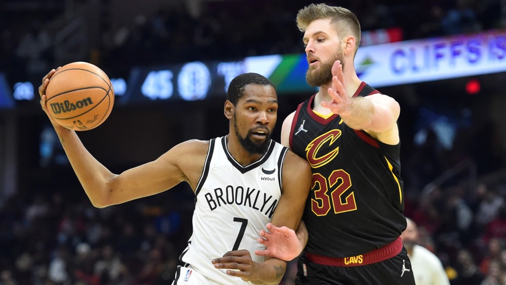  杜兰特复出砍38分，篮网终结雄鹿连胜  