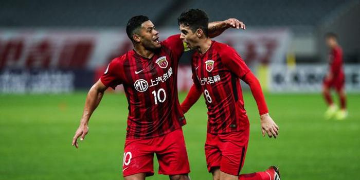  朗斯门将超级失误导致球队痛失好局  