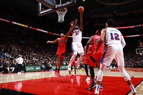  哈利伯顿全能发挥步行者击败凯尔特人爆冷门