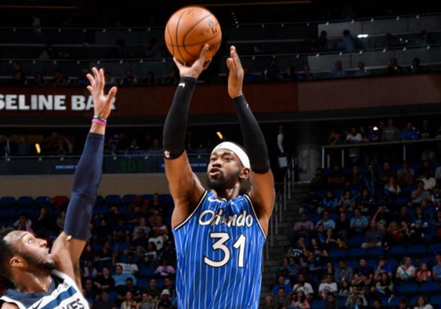  爱德华兹三分箭如雨下，森林狼外线发威轻取魔术送温暖