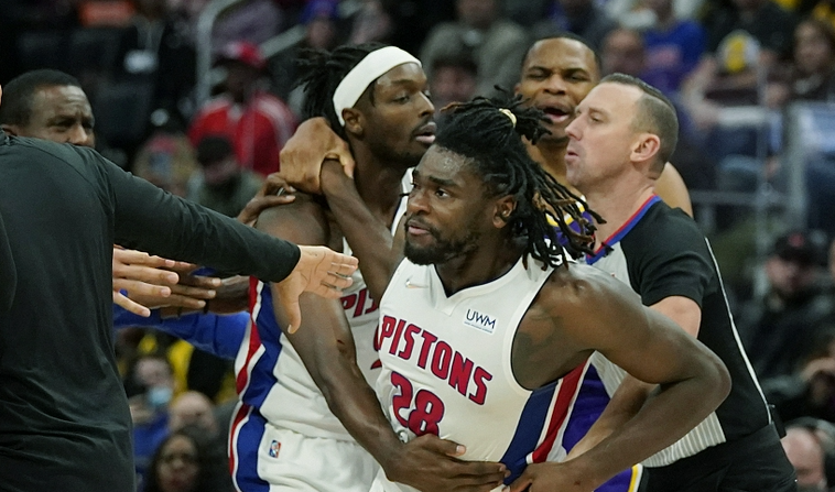  布伦森末节连得十分，尼克斯逆转活塞终结连败